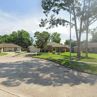 2607 Plymouth Rock Dr, Webster, TX 77598