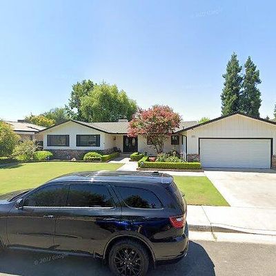 2132 Beverly Ave, Clovis, CA 93611