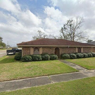 2224 Nixon Dr, Houma, LA 70363