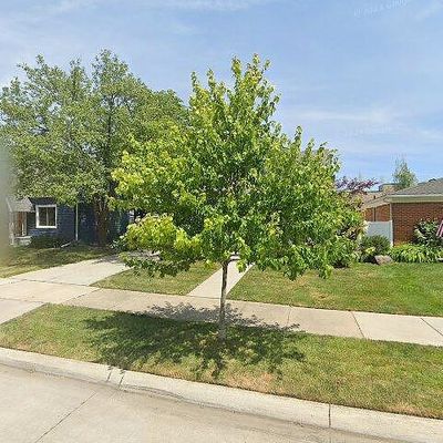 22427 Clairwood St, Saint Clair Shores, MI 48080