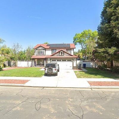 2291 Cromwell Ave, Clovis, CA 93611