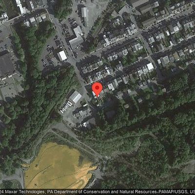 300 1/2 Arlington St, Tamaqua, PA 18252