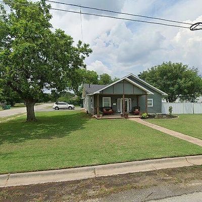 304 E Spring St, Henrietta, TX 76365