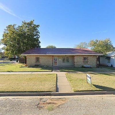 310 Earle St, Quanah, TX 79252