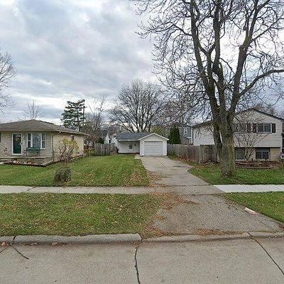 317 Tecumseh St, Clawson, MI 48017