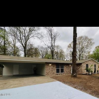 3228 Lakewood Dr, Jackson, MS 39212