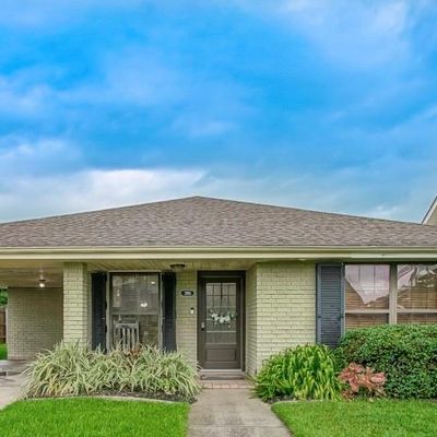 2816 Karen Dr, Chalmette, LA 70043