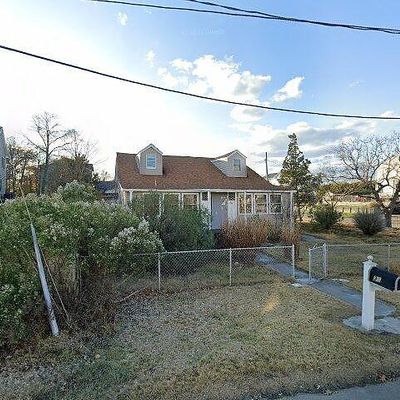 38 Oceanview Dr, Mastic Beach, NY 11951