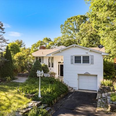 4 Fulmore Dr, Waterford, CT 06385