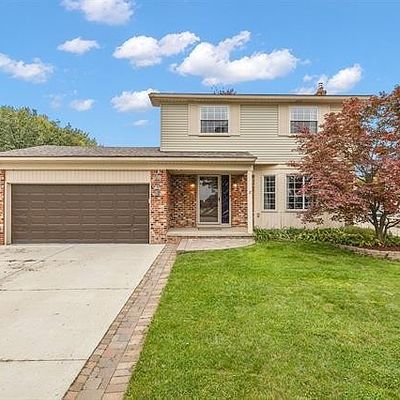 40074 Eagle Dr, Sterling Heights, MI 48310