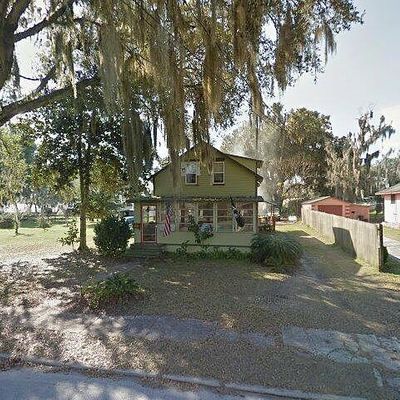 411 Oakwood St, Crescent City, FL 32112