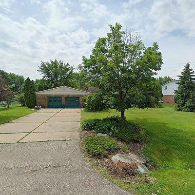 48136 Mallard Dr, Chesterfield, MI 48047