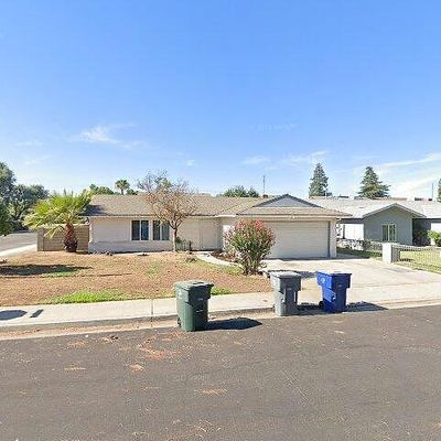 604 W Antonio Dr, Clovis, CA 93612