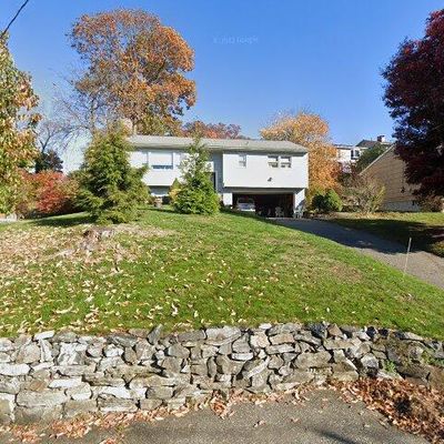 61 Mountain View Dr, Brookfield, CT 06804