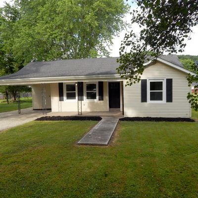 623 Walnut St, Waynesboro, TN 38485