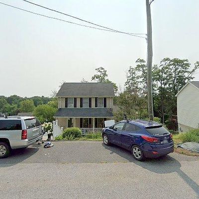 631 Essex Dr, Staunton, VA 24401