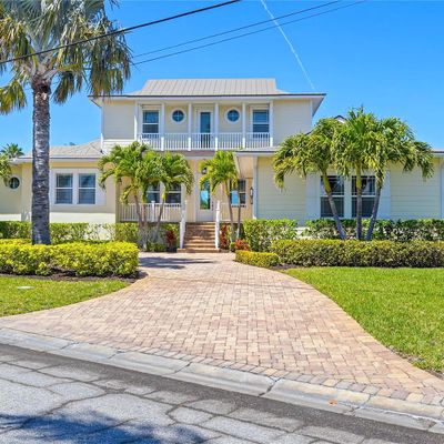 634 Key Royale Dr, Holmes Beach, FL 34217