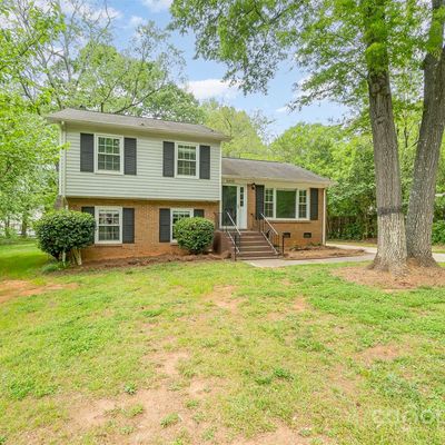 5200 Delivau Dr, Charlotte, NC 28215