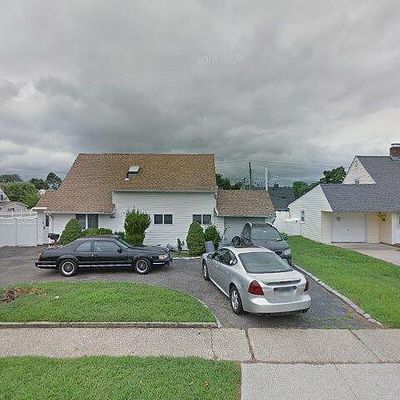 76 Abbey Ln, Levittown, NY 11756