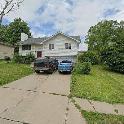 7812 La Vista Dr, La Vista, NE 68128