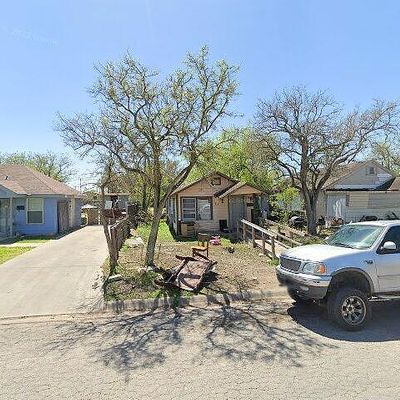 915 E Alice Ave, Kingsville, TX 78363