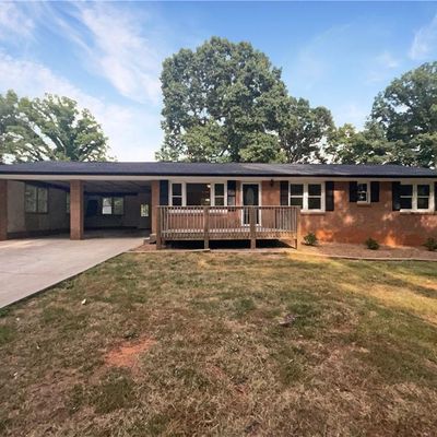 940 Country Ln, Winston Salem, NC 27107