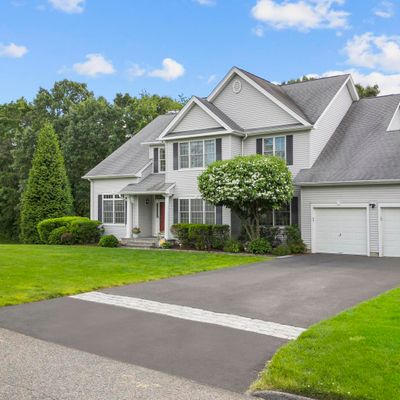 81 Masters Ln, Milford, CT 06461