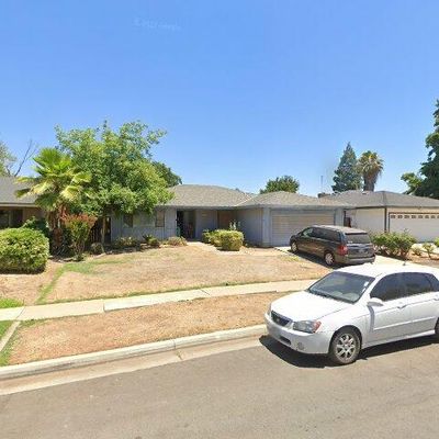 8278 N Raisina Ave, Fresno, CA 93720