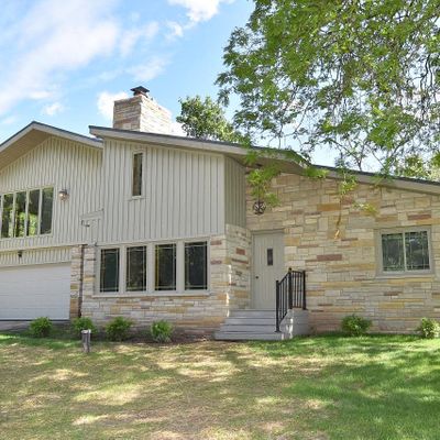 10227 N River Rd, Mequon, WI 53092