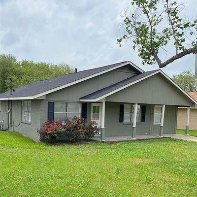 1041 E 2 Nd St, Bellville, TX 77418