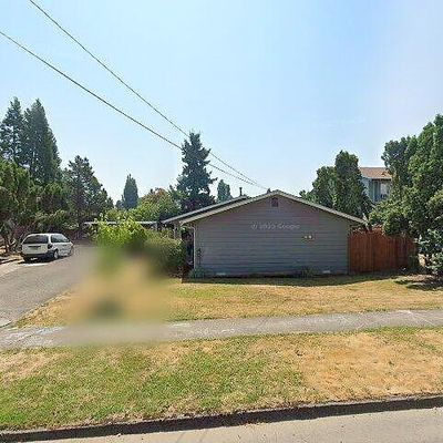 1050 N 3 Rd St, Woodburn, OR 97071