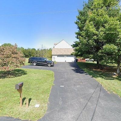 11 Morlatton Rd, Douglassville, PA 19518