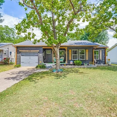 1208 Pecan St, Bonham, TX 75418