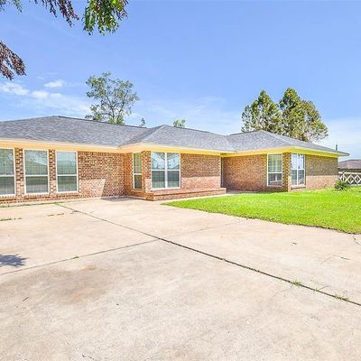 110 Warsaw Way, Freeport, TX 77541