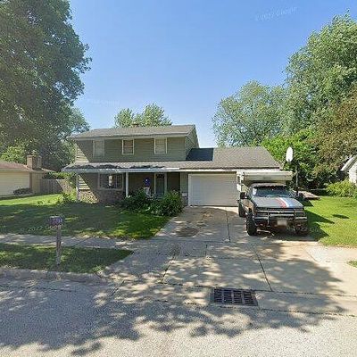 1122 Wisteria Ln, Waukesha, WI 53189