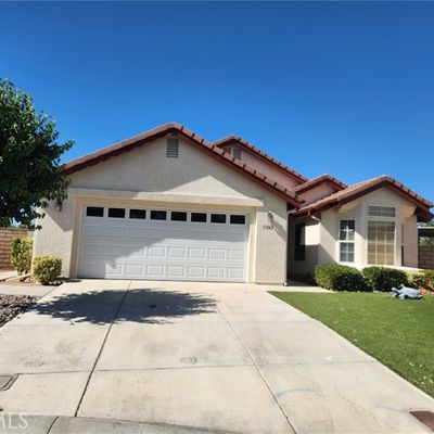 11265 Pleasant Hills Dr, Apple Valley, CA 92308