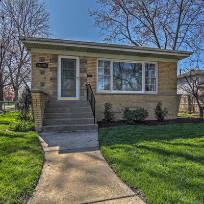 14556 Trumbull Ave, Midlothian, IL 60445