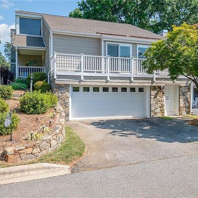 137 Golfview Dr, Advance, NC 27006