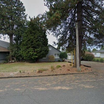 1813 Se 106 Th Ave, Portland, OR 97216