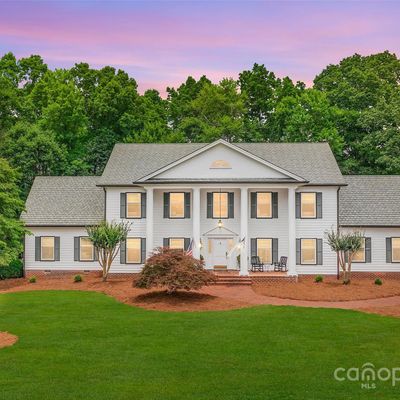 1822 Chestnut Grove Rd, King, NC 27021