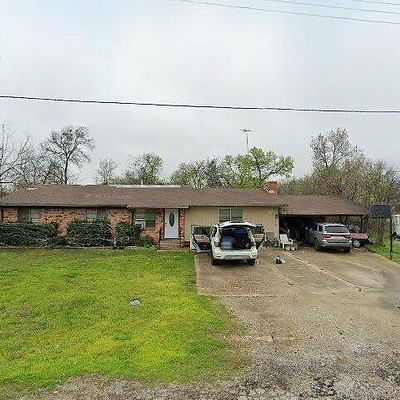 1671 Gateway Dr, Wills Point, TX 75169