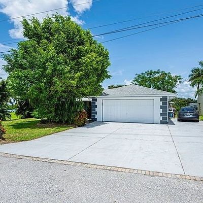 2198 Isle Of Pines Ave, Fort Myers, FL 33905