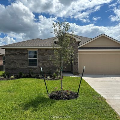 2219 Spyglass Dr, Navasota, TX 77868