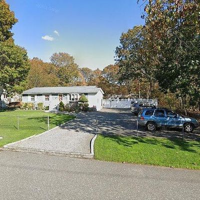 23 Floyd Rd N, Shirley, NY 11967