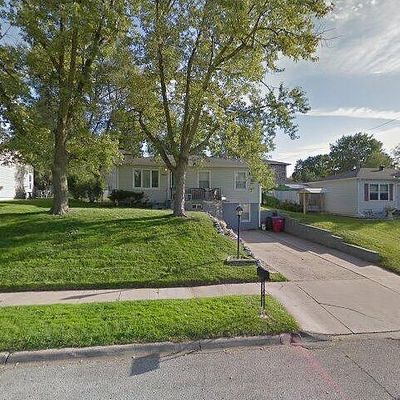 2401 Olive St, Bellevue, NE 68147