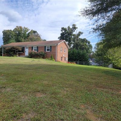 241 Janice Dr, Mount Airy, NC 27030