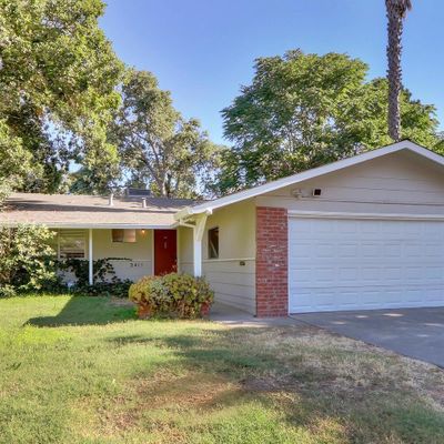 2413 Clemson Dr, Davis, CA 95618