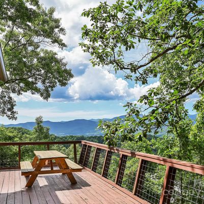 252 Holland Dr, Black Mountain, NC 28711