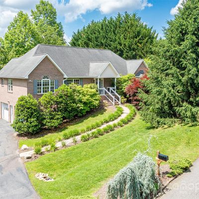 27 Fairway View Dr, Weaverville, NC 28787