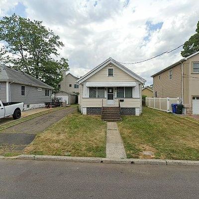 35 Livingston Ave, Avenel, NJ 07001